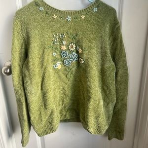 Soft sweater with knit flowers